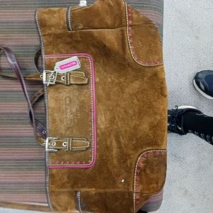 Womans authentic Coach leather purse.